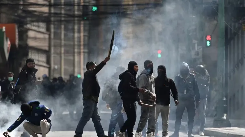 Bolivia: despliegue militar y expulsión de ciudadanos extranjeros por injerencia Bolivia: despliegue militar y expulsión de ciudadanos extranjeros por injerencia