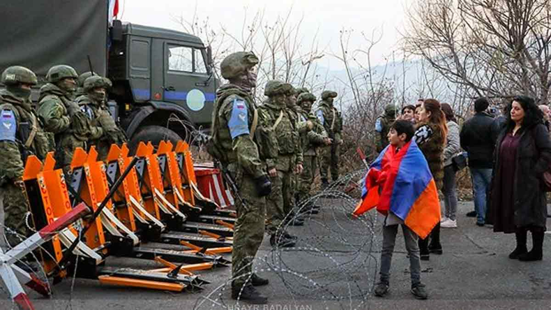 La bandera de Armenia, siempre presente en las manifestaciones.